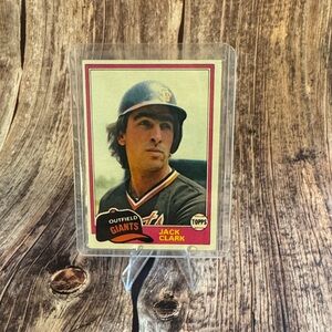 1981 Topps Giants Jack Clark #30  Baseball Trading Card Item #ME649